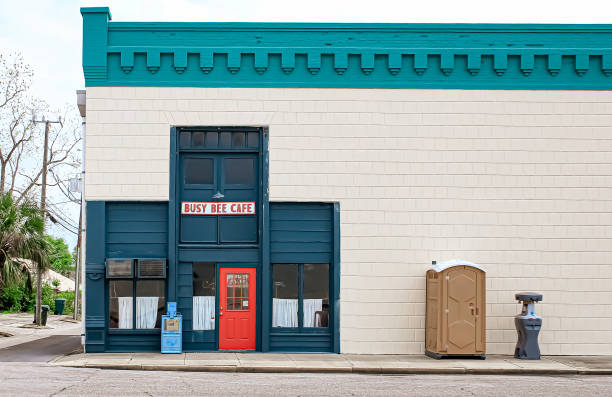 Porta potty delivery and setup in Lone Tree, IA